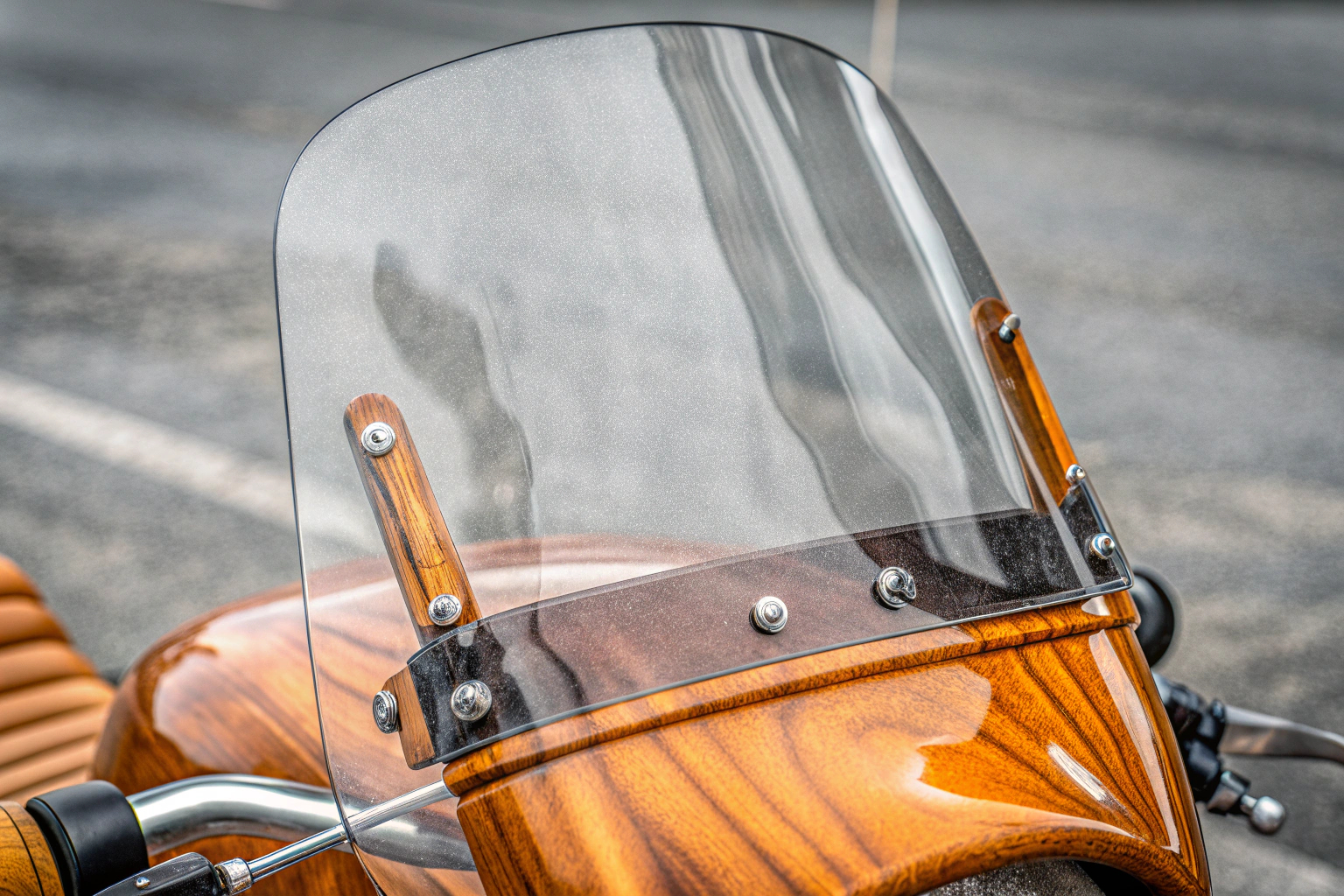 Motorrad-Windschutzscheibe mit Gummi-Brunnenmutter