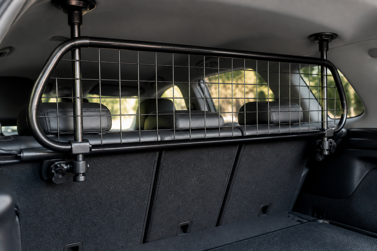 Verstellbares Hundegitter an Kopfstützen im Auto