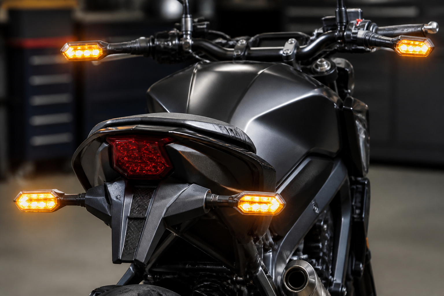 LED-Blinker mit E-Prüfzeichen am Motorrad