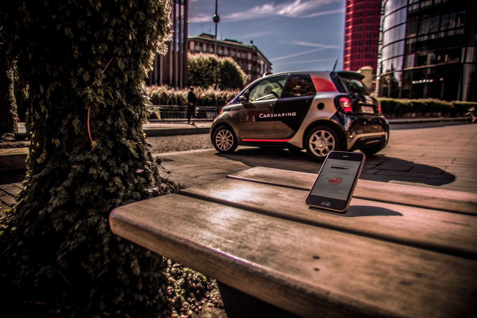 Carsharing-Fahrzeug mit App-Buchung