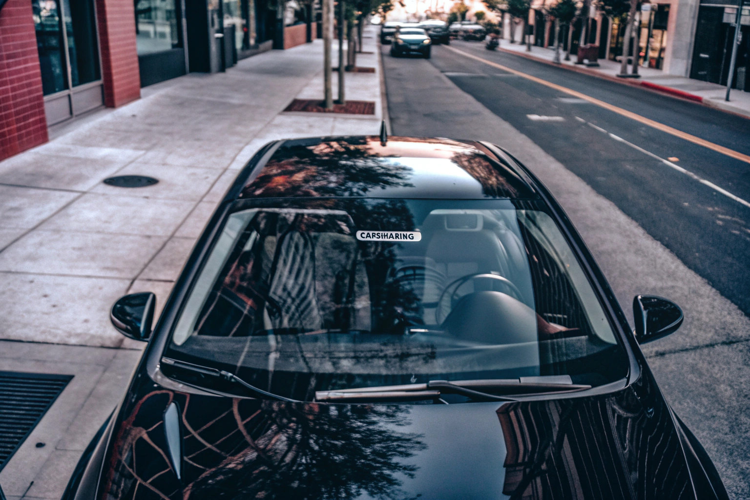 Carsharing Fahrzeug in der Stadt