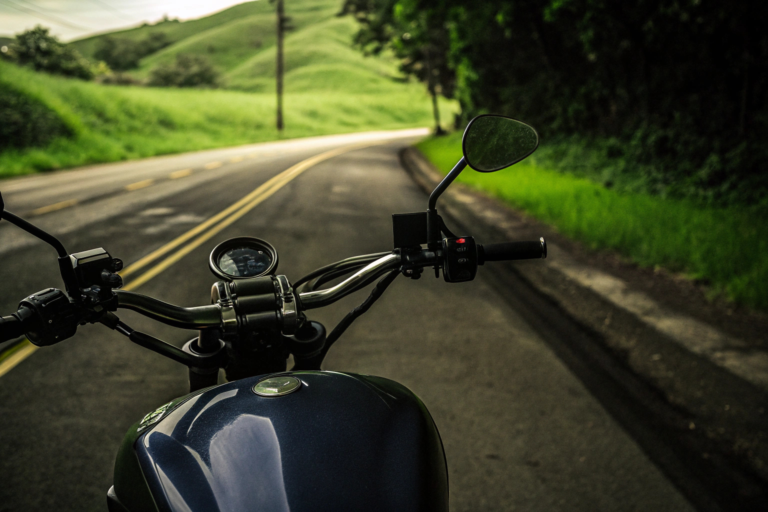Motorradfahrer mit Action-Cam