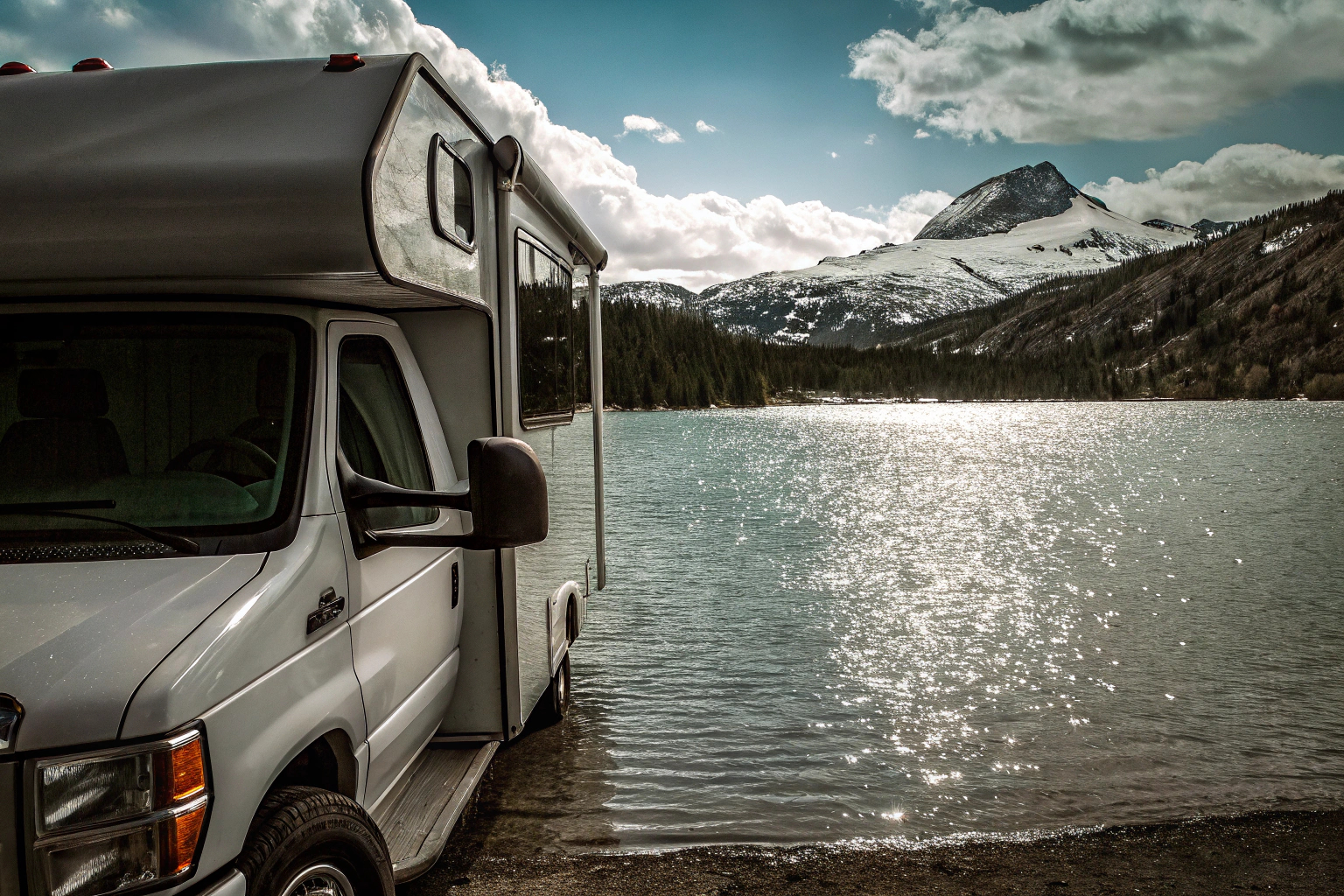 Wohnmobil am See