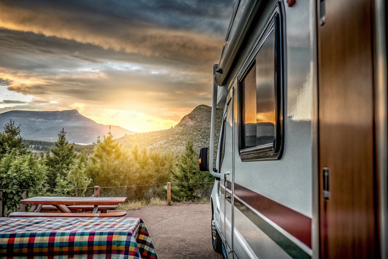 Wohnwagen auf Campingplatz
