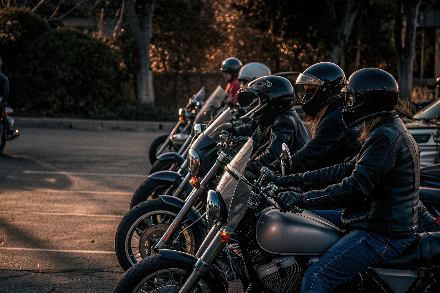 Motorradfahrer in Schutzkleidung