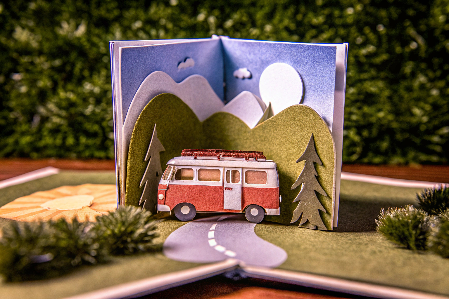 Eine Sweetpopup® Pop Up Karte mit einem Wohnmobil als 3D-Motiv. Pop Up Karte mit Wohnmobil-Motiv