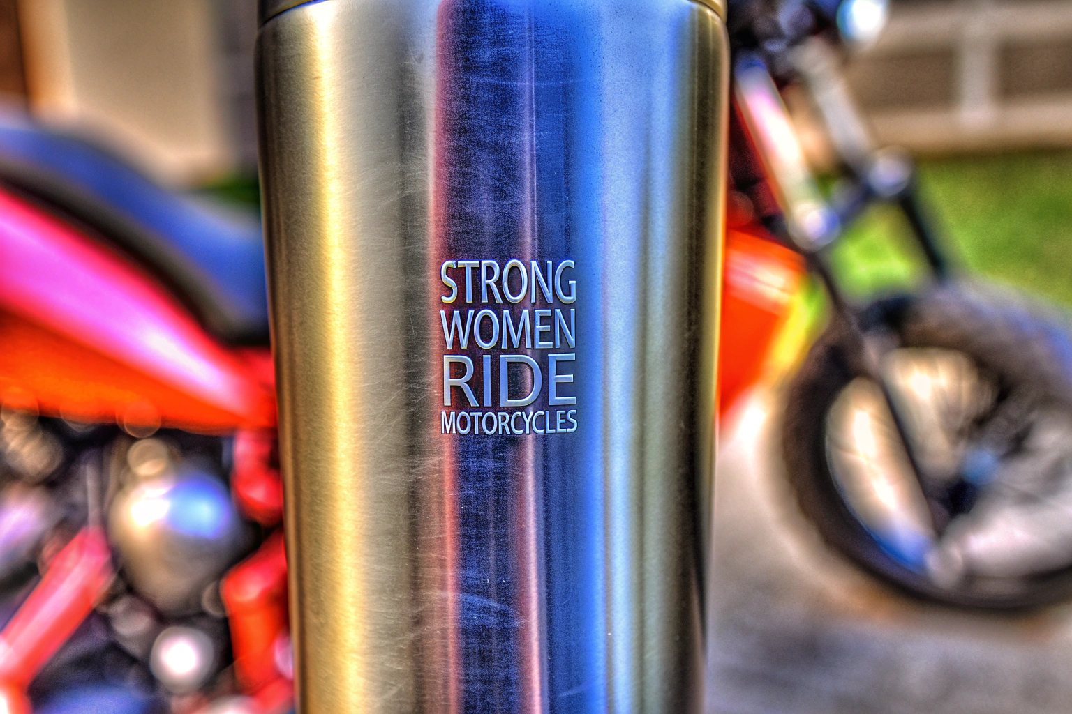 Personalisierte Edelstahl-Tasse für Motorradfahrerinnen