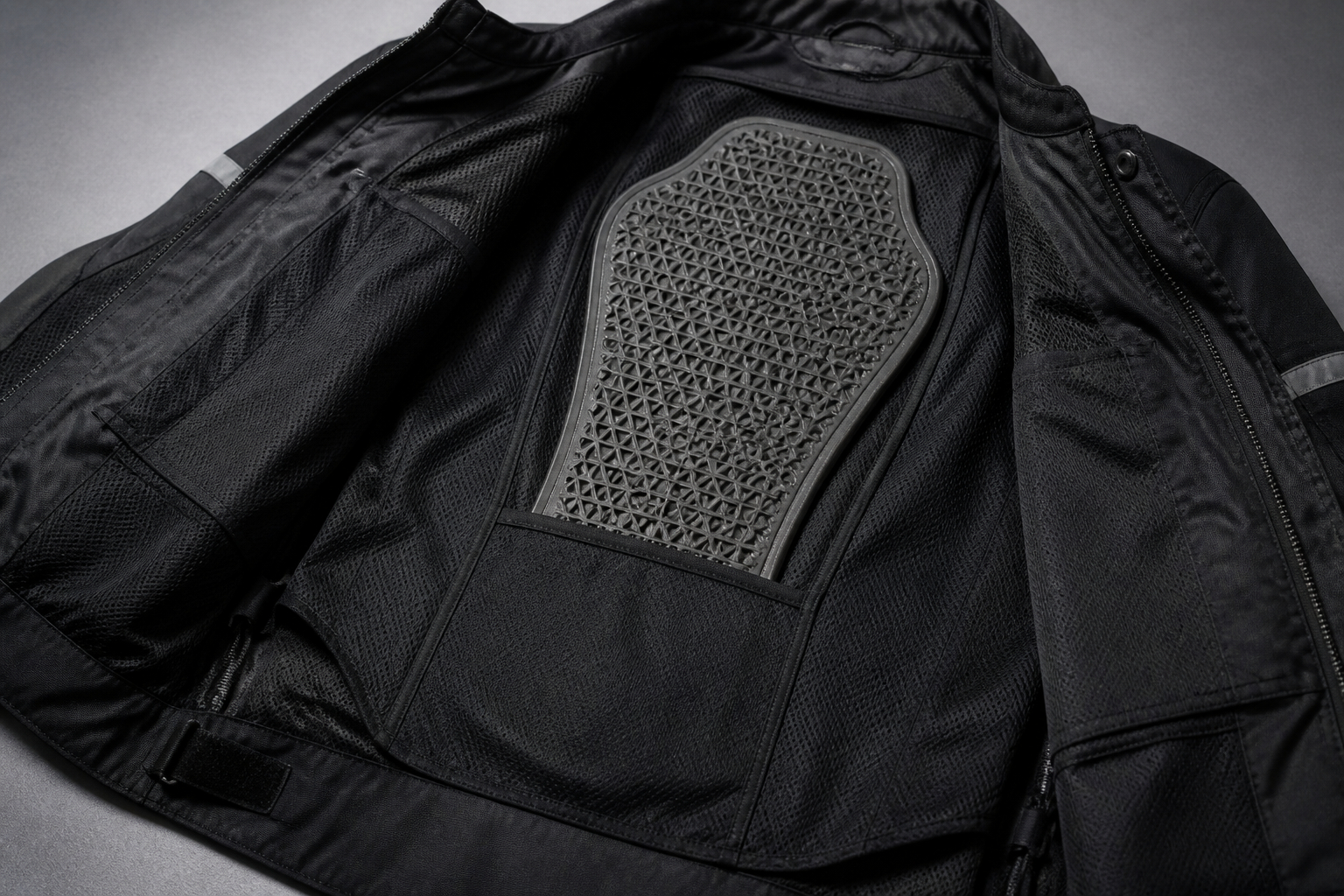 Rückenprotektor Level 1 in Motorradjacke einsetzen