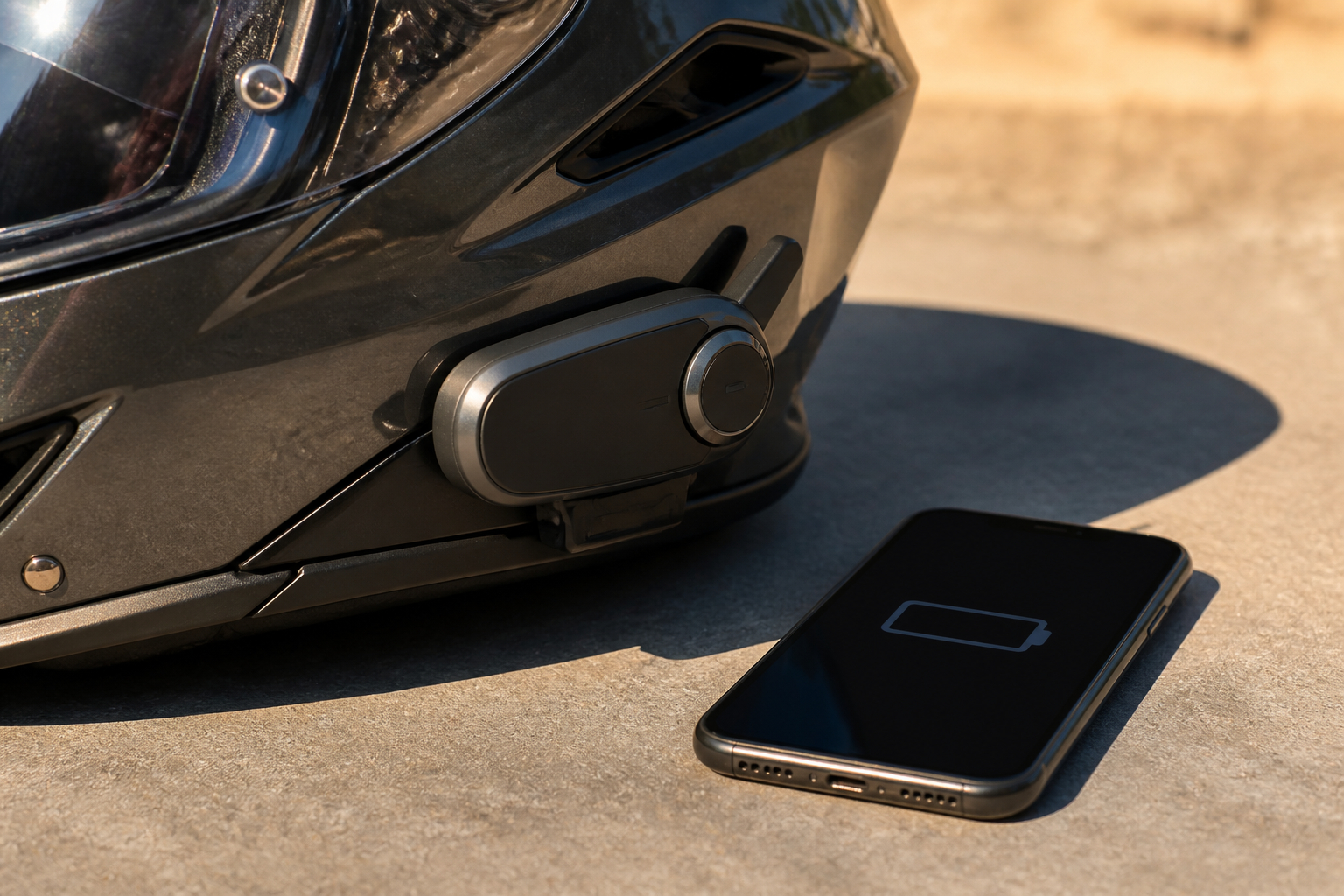 Motorrad Headset im Sommer vor direkter Sonne schützen
